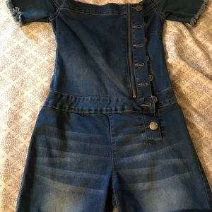 Jeans button up outfit.